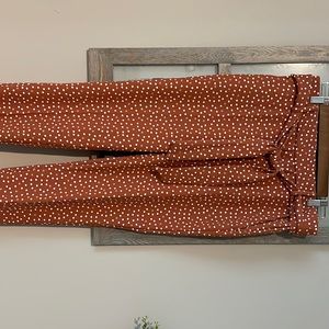 Polka dot work pants with tie-belt